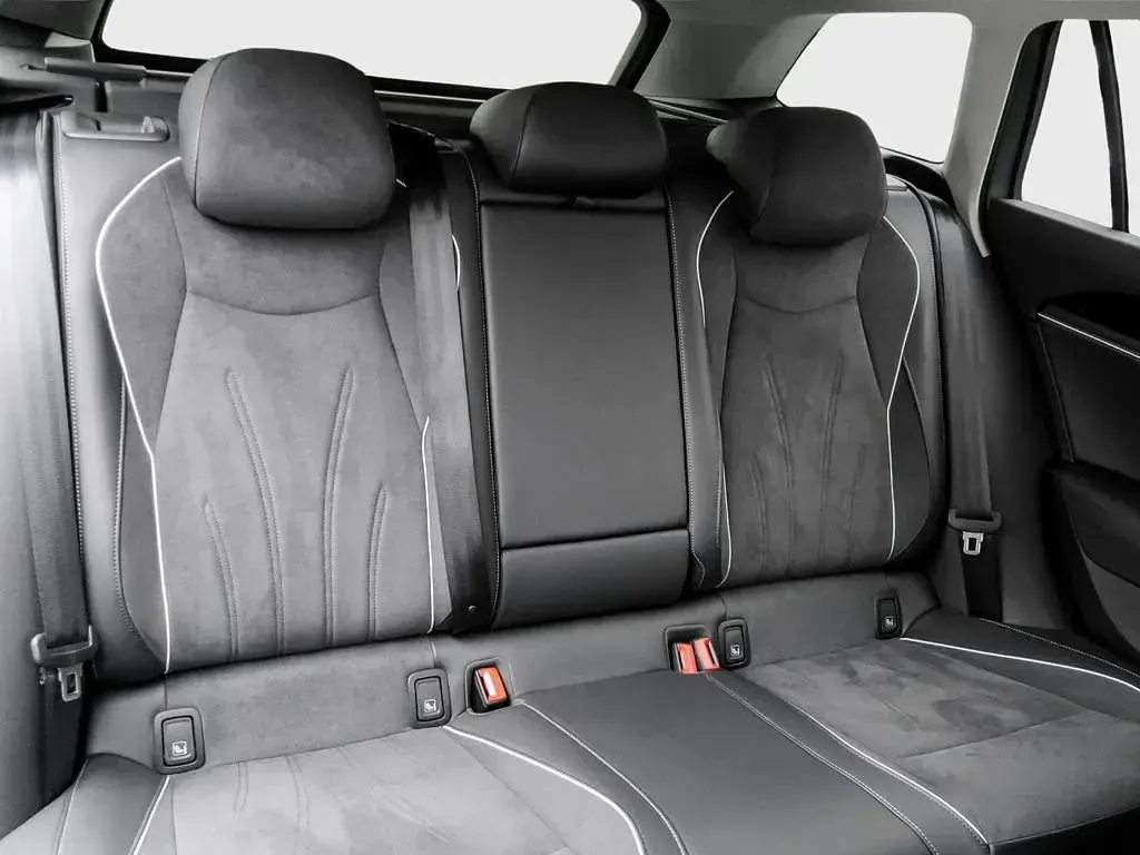 Gebraucht VW Passat Business 150 PS (110 kW) 2025 Grün Kombi