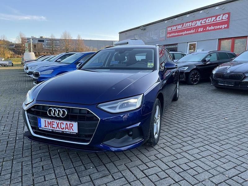 Blau metallic (metallic) Gebraucht 2022 Audi A4 Sport Kombi | 24.990 € (Superpreis) - Bild 1/4