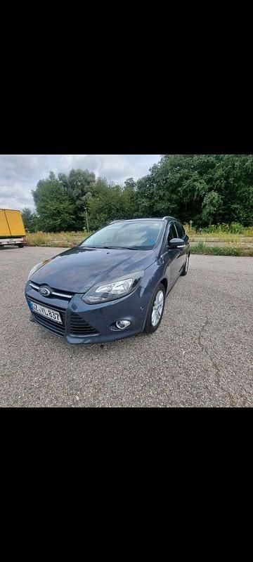Grau Gebraucht 2012 Ford Focus Kombi | 6.200 € (Teuer) - Bild 1/4