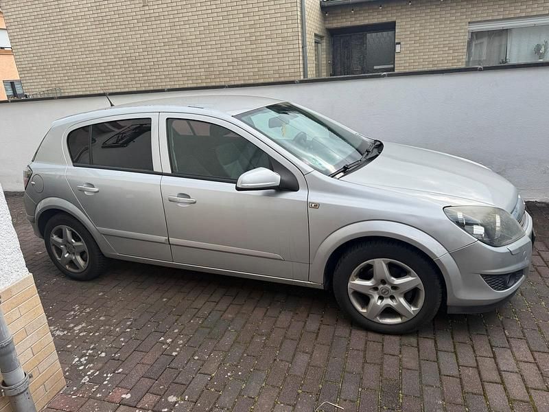 Gebraucht Opel Astra 116 PS (85 kW) 2008 Grau Kleinwagen