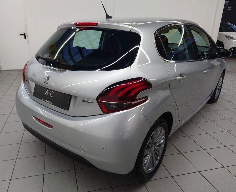 Gebraucht Peugeot 208 Allure 110 PS (80 kW) 2017 Grau Kleinwagen