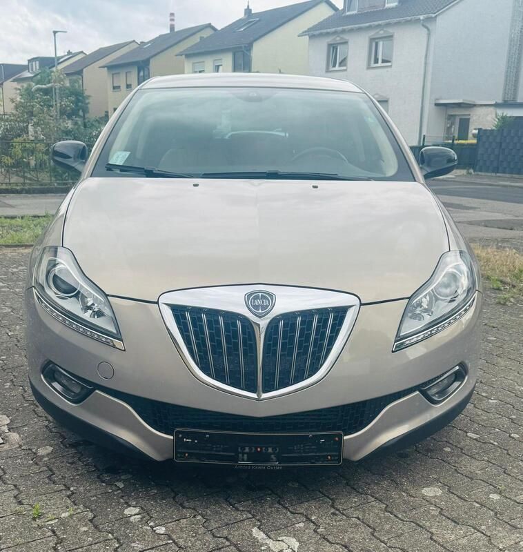 Beige Gebraucht 2010 Lancia Delta Limousine | 5.690 € (Guter Preis) - Bild 1/4