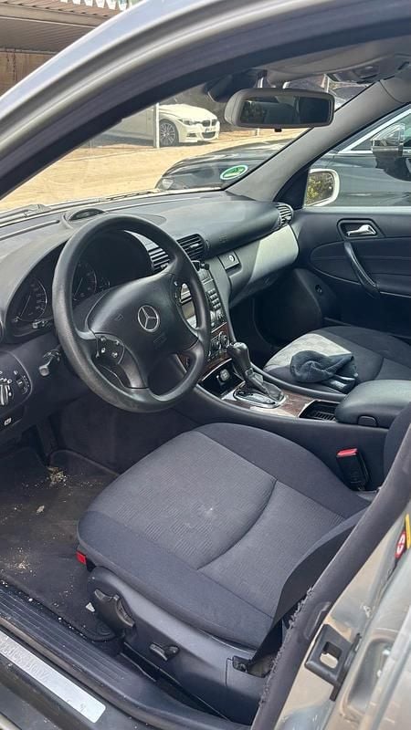 Gebraucht Mercedes C220 150 PS (110 kW) 2005 Silber Limousine