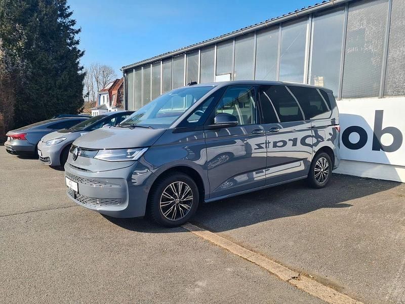 Gebraucht VW Multivan 150 PS (110 kW) 2024 Pure grey Van