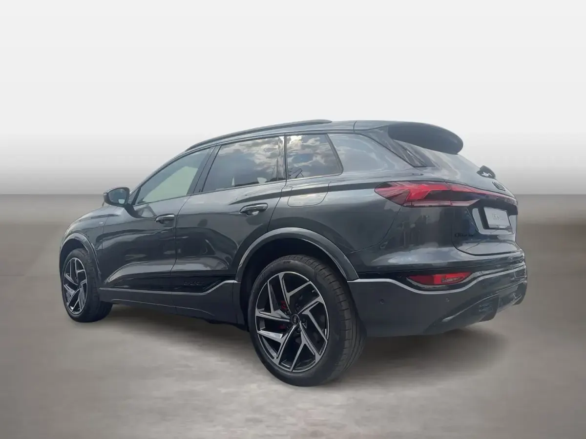 Neu Audi Q6 e-tron S-Line 225 kW (306 PS) 2026 Grau SUV