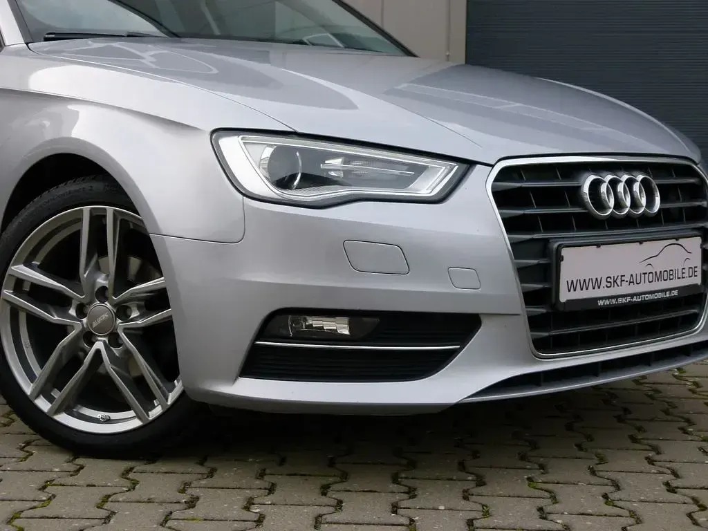 Gebraucht Audi A3 Ambiente 150 PS (110 kW) 2015 Florettsilber metallic Limousine