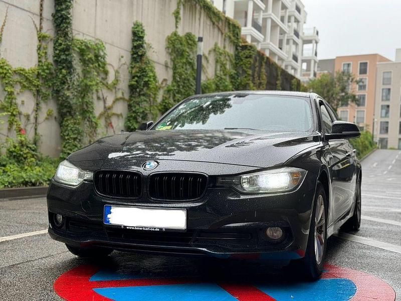 Schwarz Gebraucht 2016 BMW 318 Limousine | 14.299 € (Etwas zu teuer) - Bild 1/4