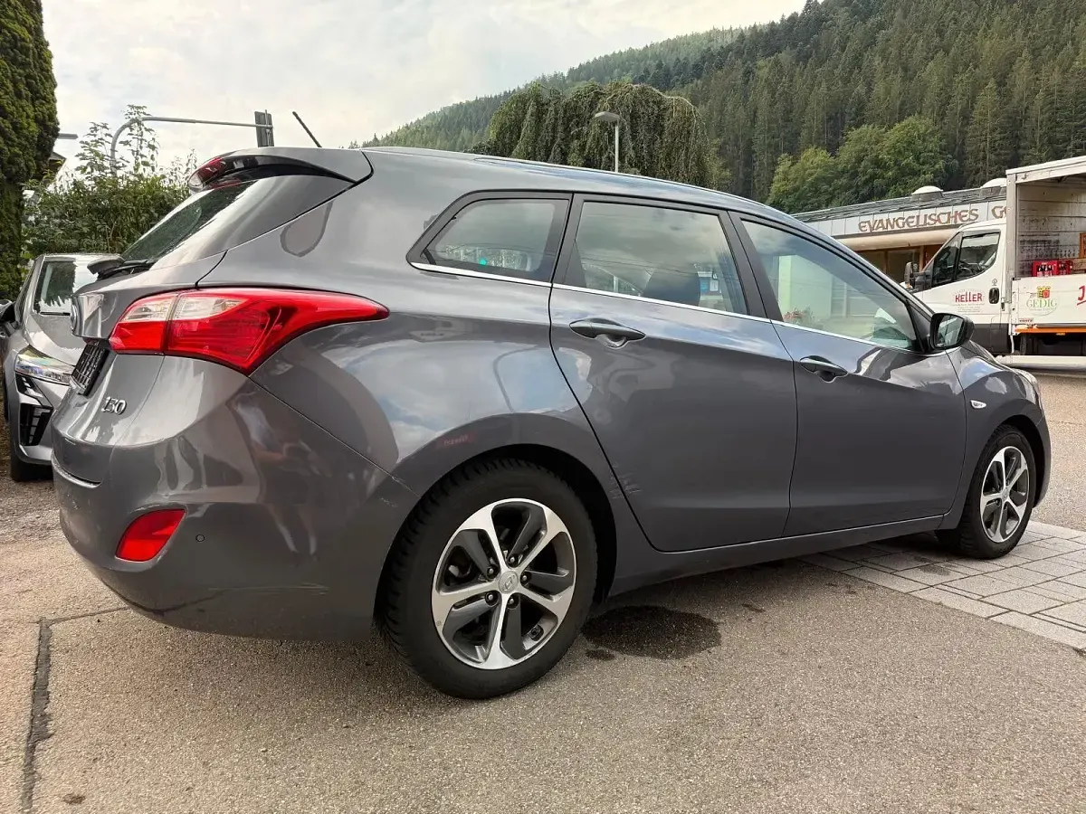 Gebraucht Hyundai i30 YES! 101 PS (74 kW) 2015 Grau Kombi
