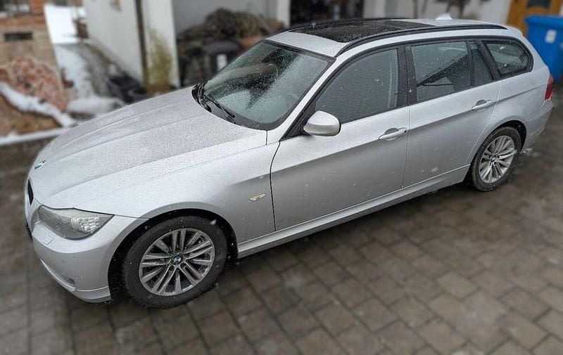 Silber Gebraucht 2010 BMW 318 Kombi | 4.299 € (Guter Preis) - Bild 1/4