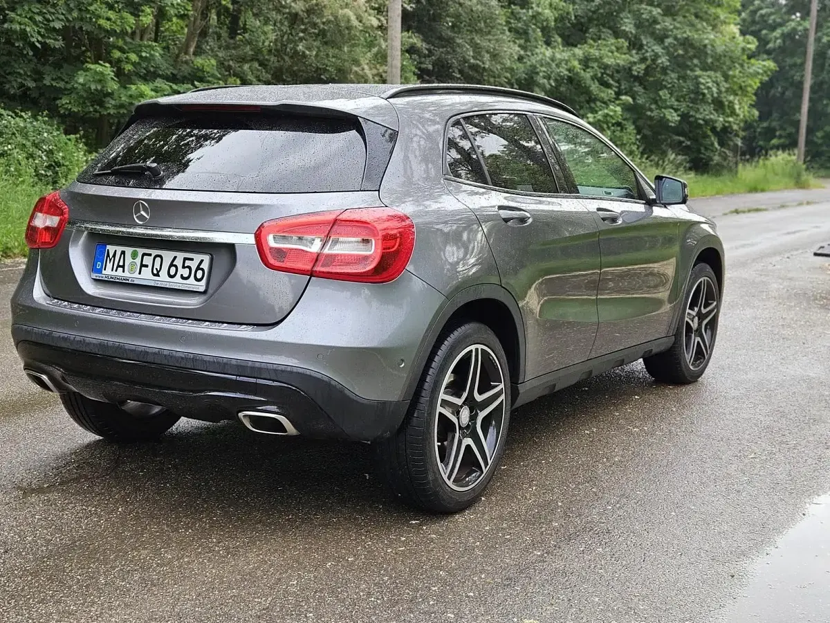 Gebraucht Mercedes GLA200 156 PS (114 kW) 2016 Grau SUV