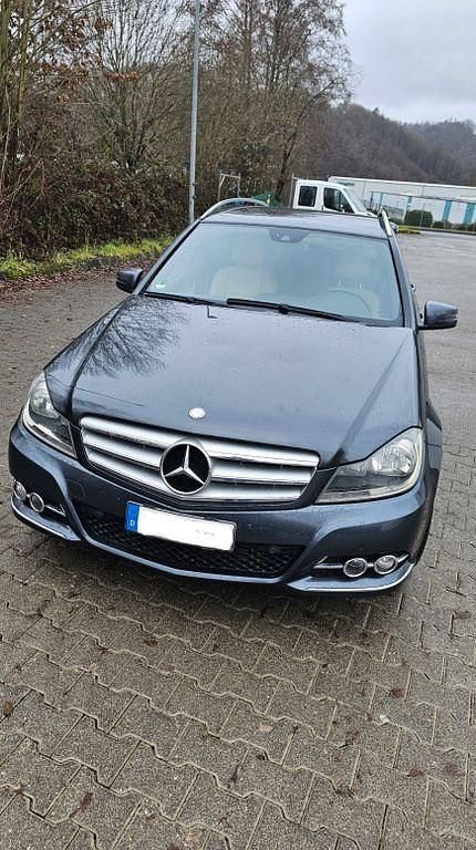 Grau Gebraucht 2012 Mercedes C220 Avantgarde Limousine | 7.700 € (Fairer Preis) - Bild 1/4