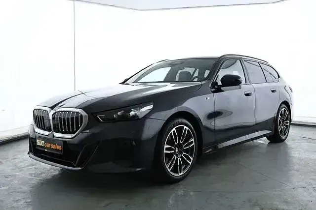 Gebraucht BMW 520 M Sport 208 PS (152 kW) 2025 Grau Kombi