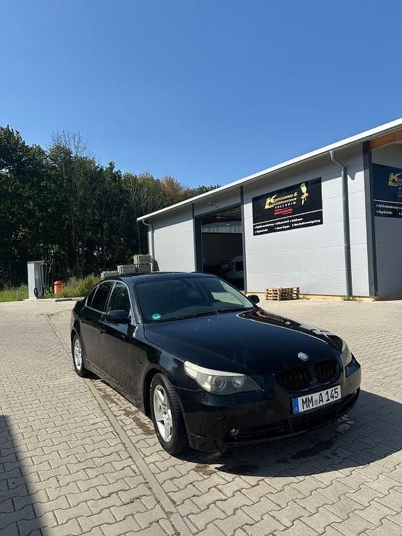 Schwarz Gebraucht 2003 BMW 520 Limousine | 2.000 € (Superpreis) - Bild 1/4