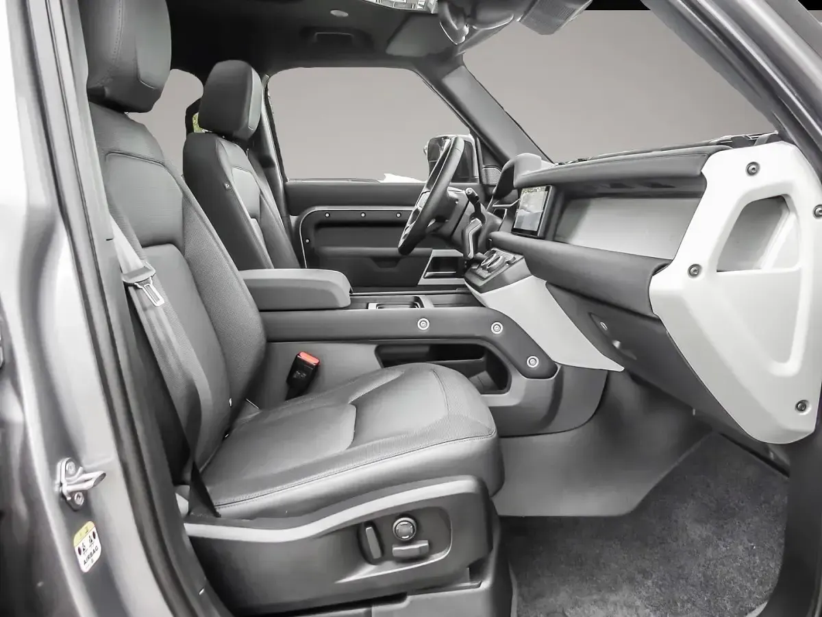 Gebraucht Land Rover Defender SE Dynamic 400 PS (294 kW) 2023 Manufacturer SUV