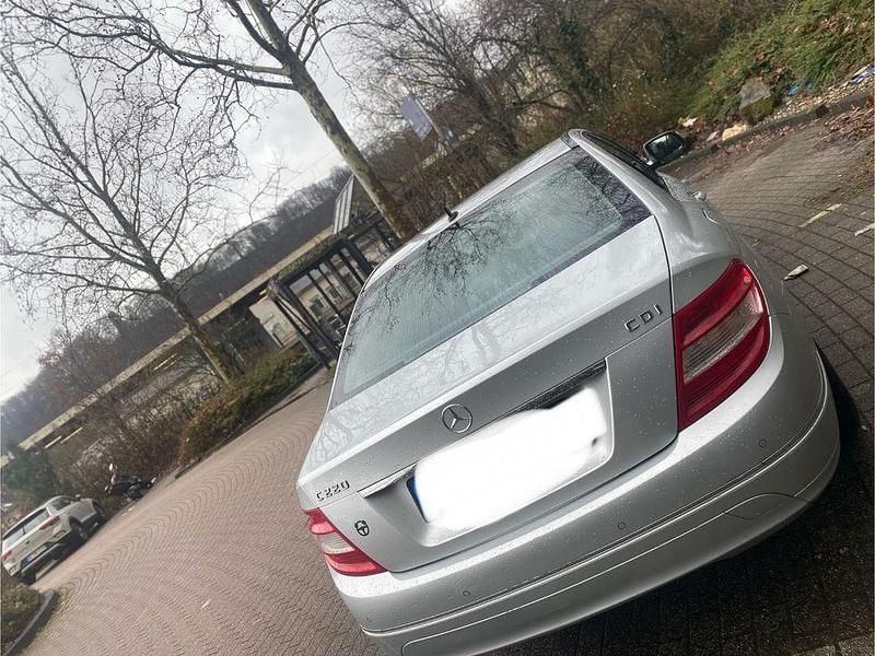 Gebraucht Mercedes C220 Elegance 170 PS (125 kW) 2008 Silber Limousine