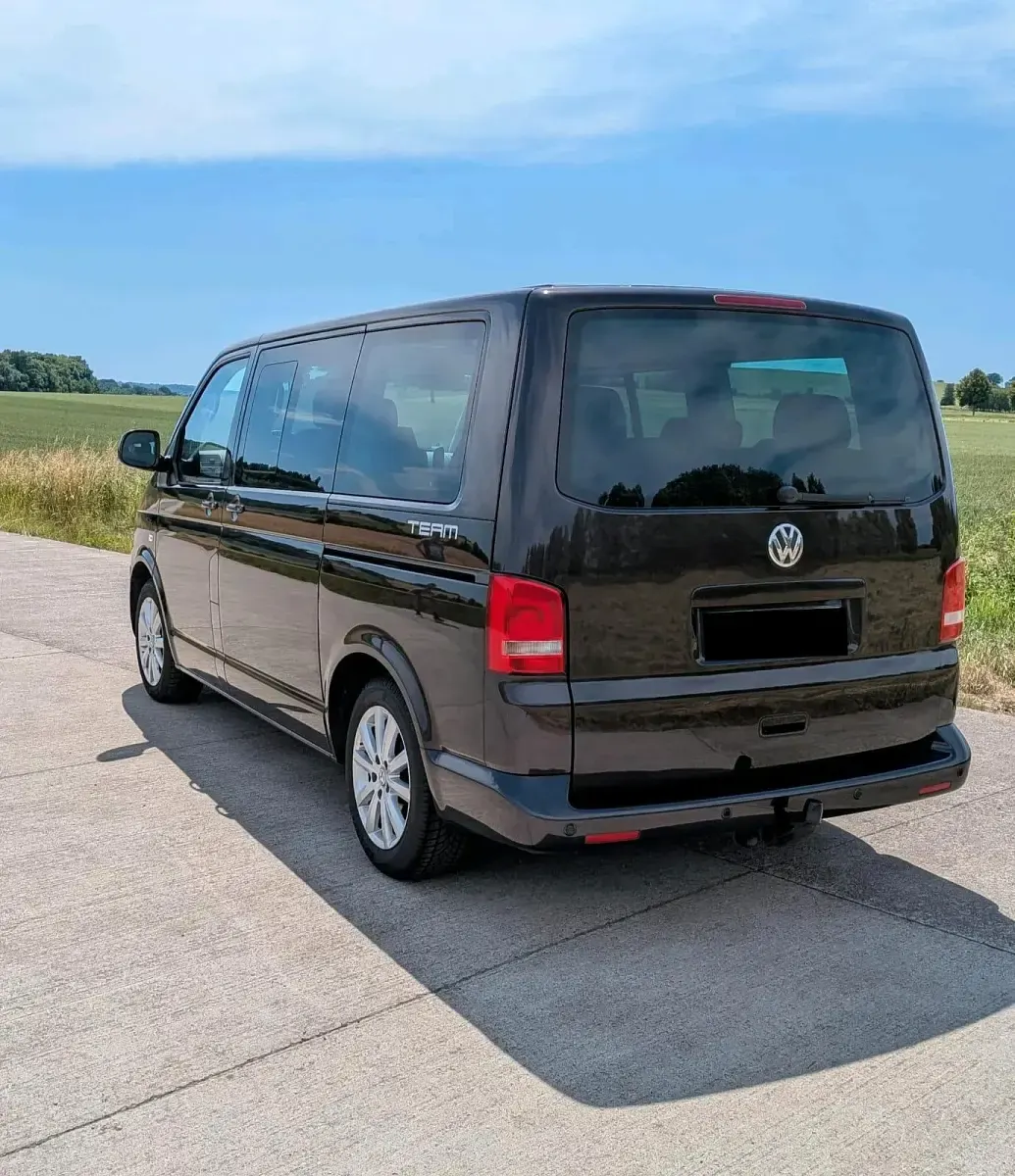 Gebraucht VW Multivan Team 179 PS (131 kW) 2010 Violet Van / Kleinbus