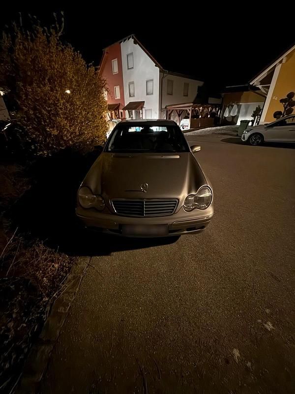 Gebraucht Mercedes C180 143 PS (105 kW) 2004 Silber Limousine