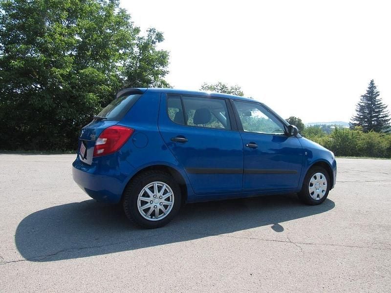 Second-hand Skoda Fabia 60 CP (44 kW) 2010 Albastru Hatchback