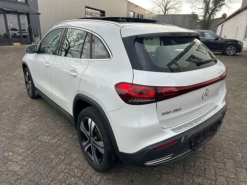 Gebraucht Mercedes EQA250 Progressive 139 kW (190 PS) 2021 Weiß SUV