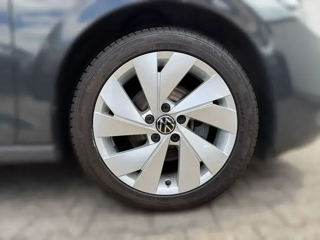 Gebraucht VW Golf VIII Style 150 PS (110 kW) 2024 Grau Limousine