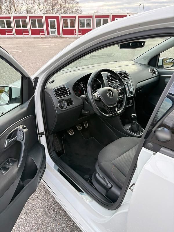 Gebraucht VW Polo R-line 90 PS (66 kW) 2017 Weiß Kleinwagen