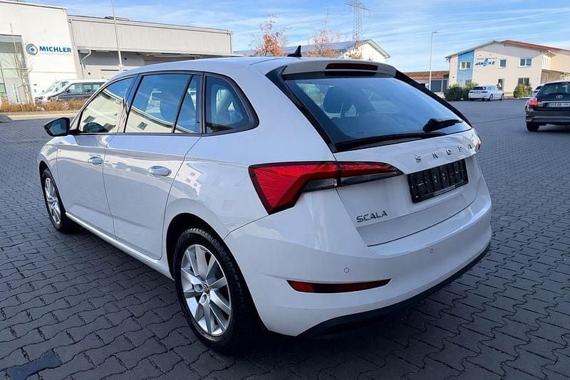 Gebraucht Skoda Scala Ambition 90 PS (66 kW) 2020 Weiß Kleinwagen