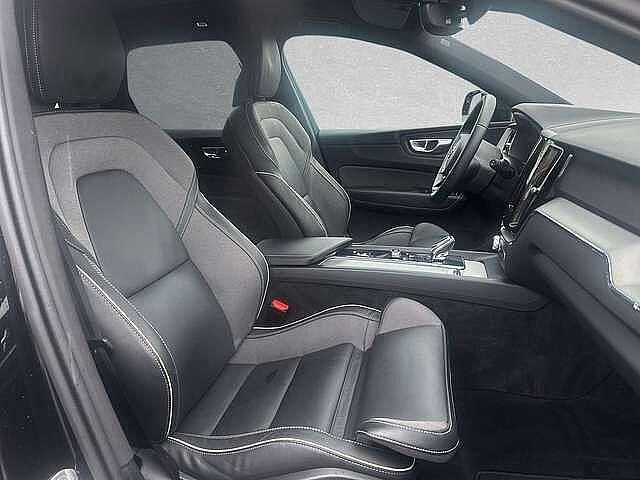 Gebraucht Volvo XC60 Plus 250 PS (183 kW) 2025 Onyx schwarz SUV