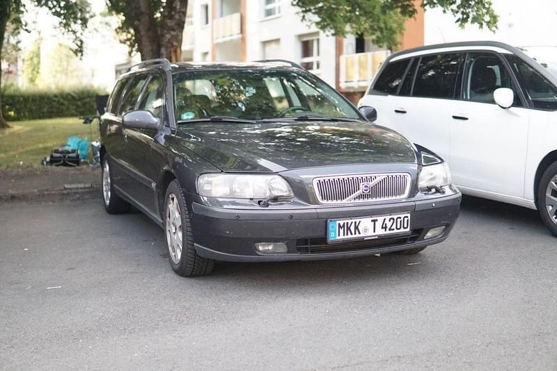 Grau Gebraucht 2000 Volvo V70 Kombi | 3.600 € (Fairer Preis) - Bild 1/4