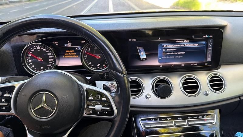 Second-hand Mercedes E200 150 CP (110 kW) 2018 Negru Berlinǎ