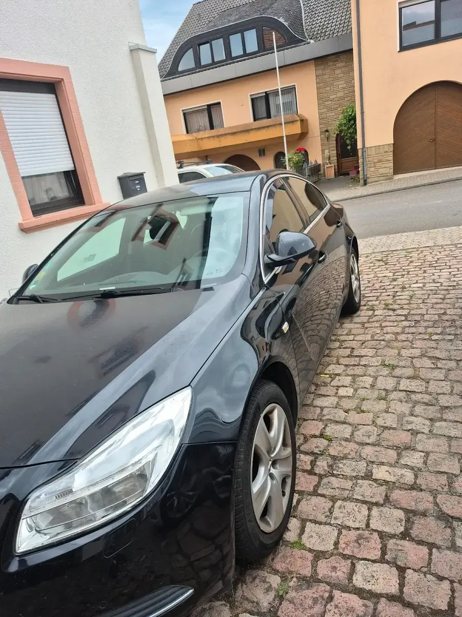 Gebraucht Opel Insignia 140 PS (102 kW) 2009 Schwarz Limousine
