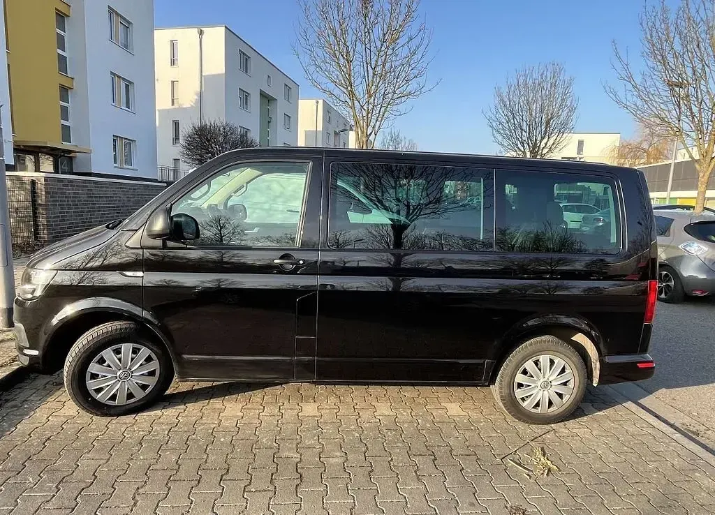 Gebraucht VW Multivan 139 PS (102 kW) 2018 Schwarz Van / Kleinbus
