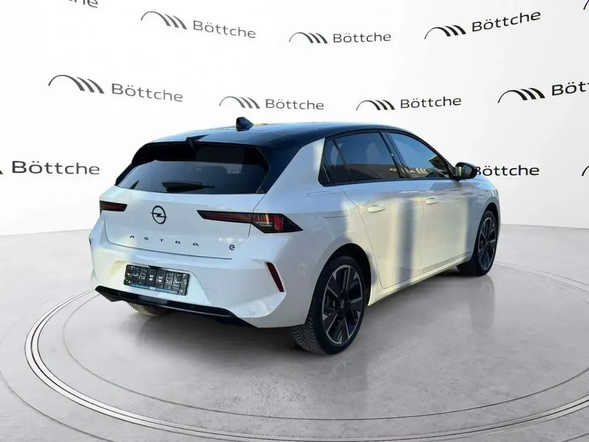 Neu Opel Astra 114 kW (156 PS) 2026 Lack weiss banquise/typ aussenverkleidung spiegel flach standard Limousine