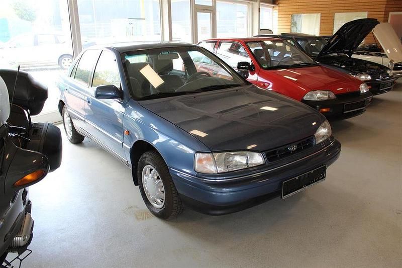 Blau Gebraucht 1993 Hyundai Lantra GLS Limousine | 4.890 € - Bild 1/4
