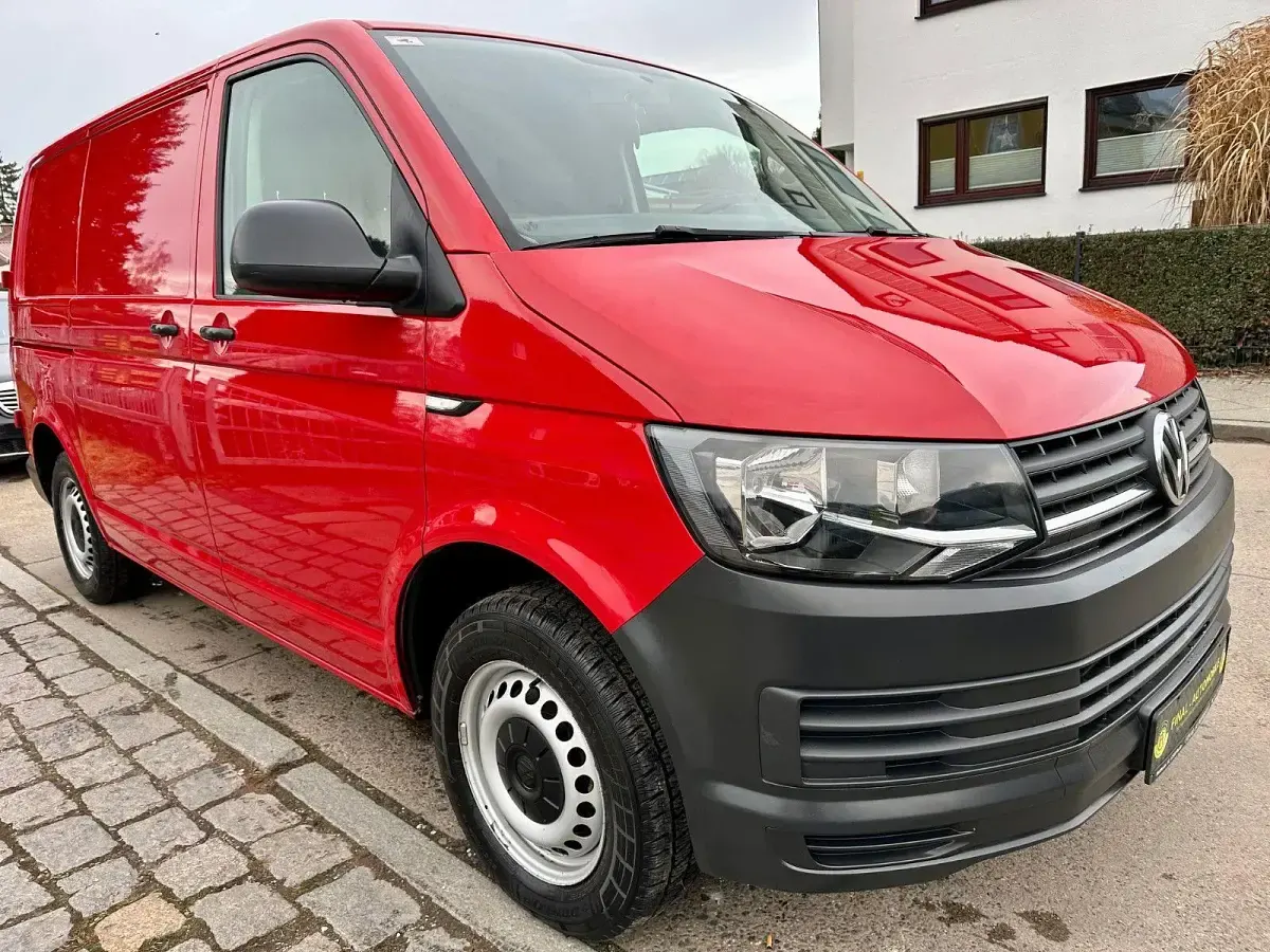 Gebraucht VW Transporter 102 PS (75 kW) 2018 Rot Van