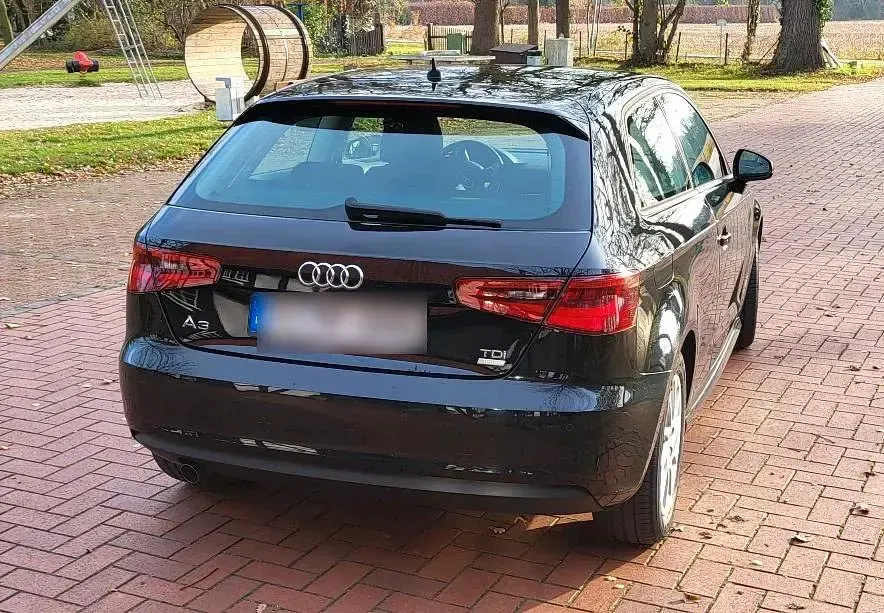 Używany Audi A3 Attraction 110 KM (80 kW) 2014 Czarny Sedan/Limuzyna
