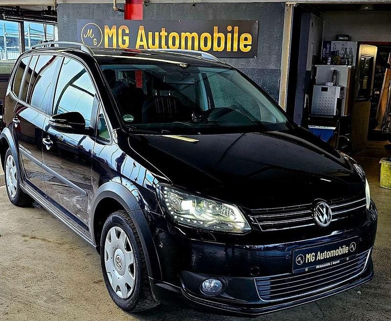 Gebraucht VW Touran Cross 140 PS (102 kW) 2013 Deep black perleffekt Van / Kleinbus
