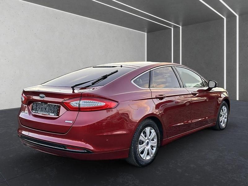 Gebraucht Ford Mondeo Titanium 160 PS (117 kW) 2016 Rot Limousine