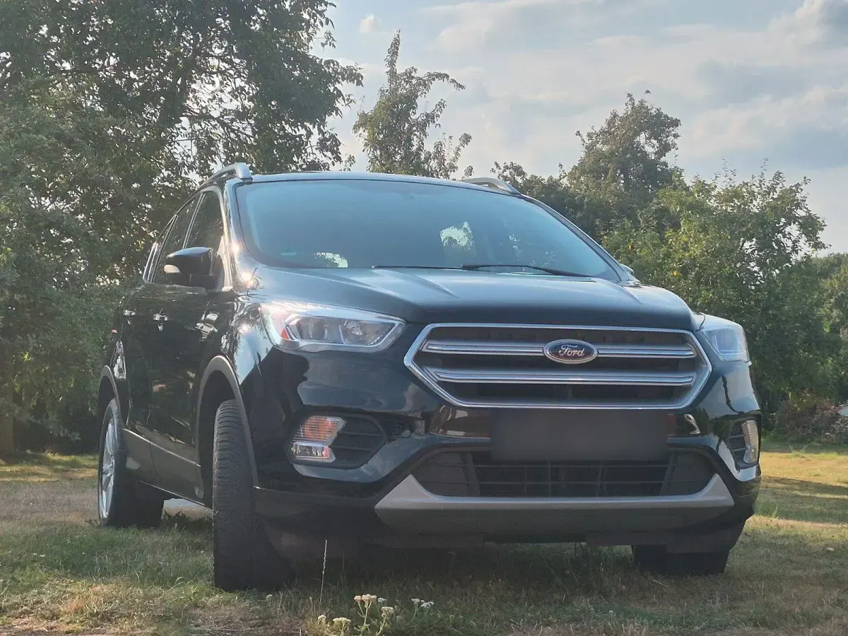 Gebraucht Ford Kuga Trend 120 PS (88 kW) 2017 Schwarz SUV