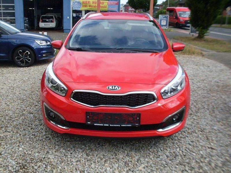 Rot Gebraucht 2016 Kia Ceed Sportswagon Kombi | 7.950 € (Guter Preis) - Bild 1/4