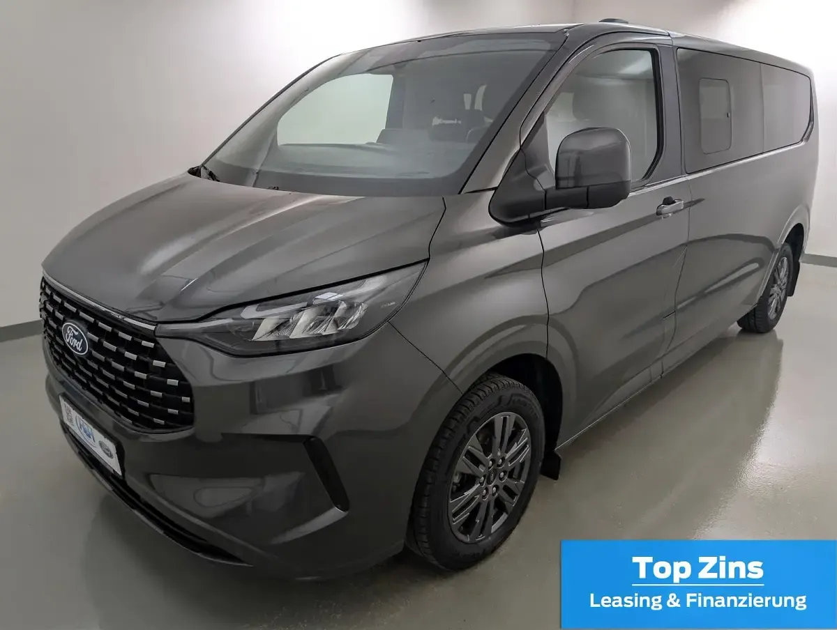 Gebraucht Ford Tourneo Custom Titanium 136 PS (100 kW) 2025 Grau Van
