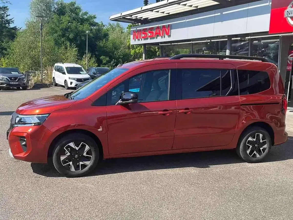 Neu Nissan Townstar N-Connecta 131 PS (96 kW) 2026 Schwarz Kombi