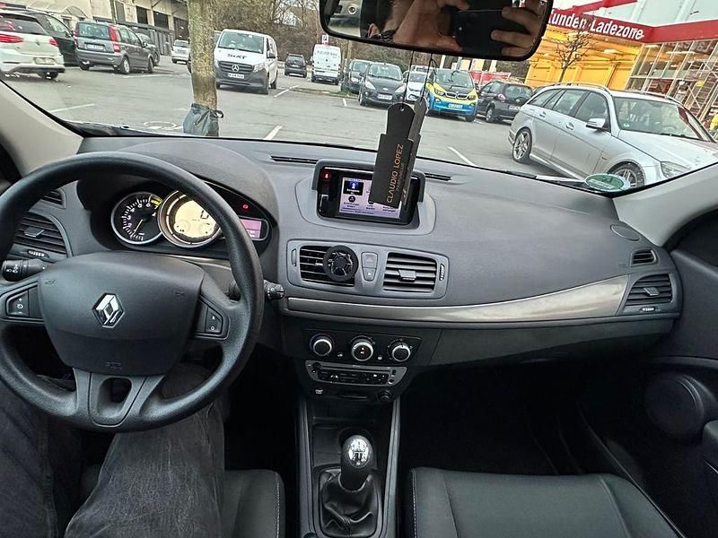 Gebraucht Renault Mégane 101 PS (74 kW) 2013 Grau Limousine