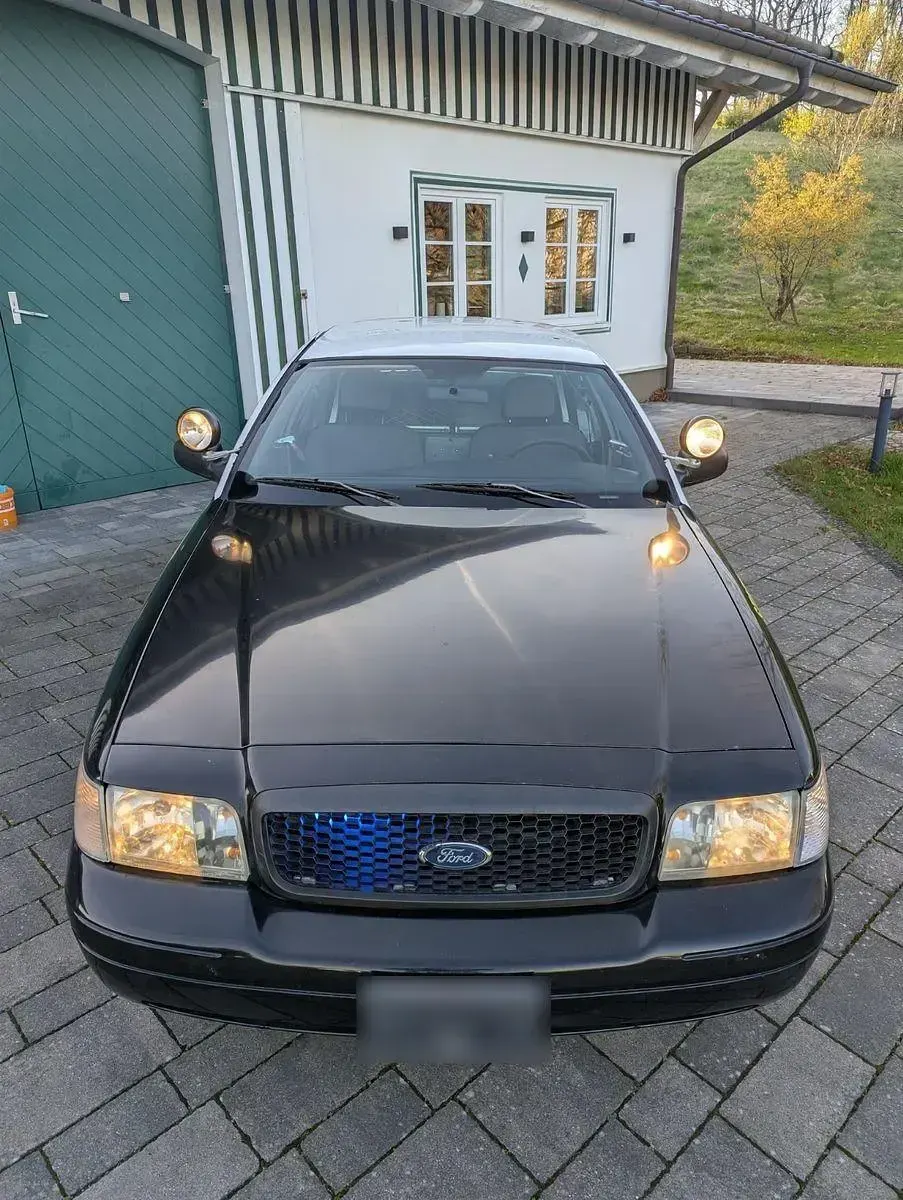 Gebraucht Ford Crown 250 PS (183 kW) 2008 Schwarz Limousine