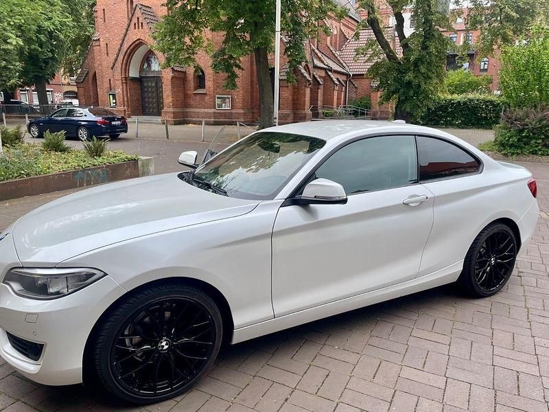 Blau Gebraucht 2017 BMW 218 Performance Coupé | 19.500 € (Fairer Preis) - Bild 1/4