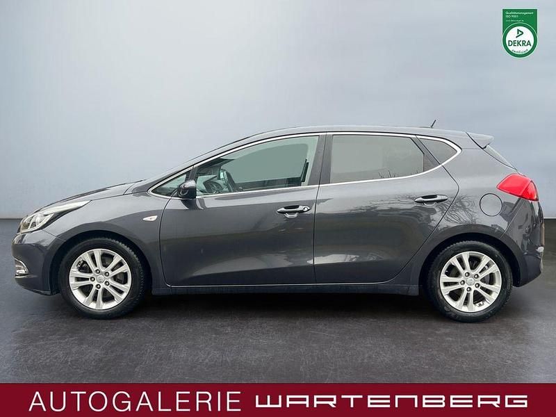 Gebraucht Kia Ceed DREAM-TEAM Edition 135 PS (99 kW) 2015 Grau Kleinwagen