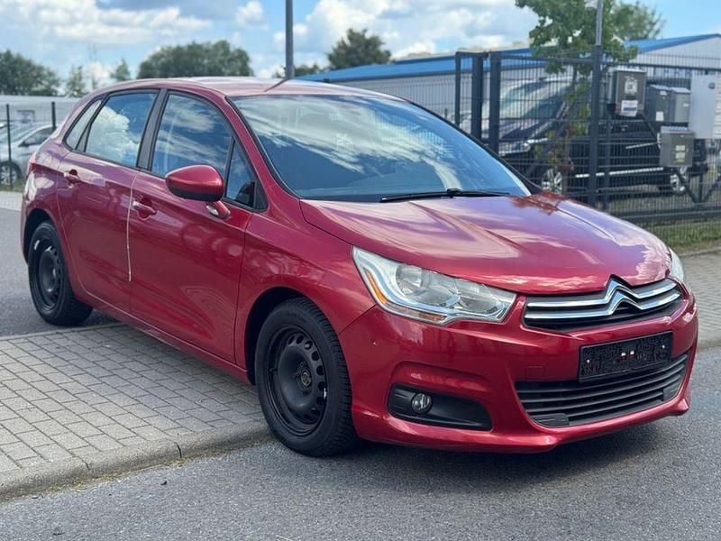 Gebraucht Citroën C4 Tendance 95 PS (69 kW) 2011 Rot Limousine
