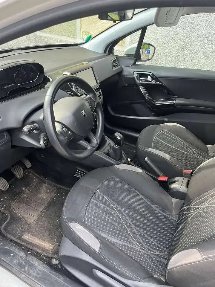 Gebraucht Peugeot 208 Active 68 PS (50 kW) 2014 Weiß Kleinwagen