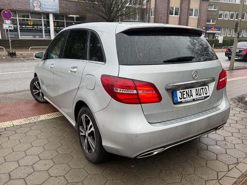 Gebraucht Mercedes B220 177 PS (130 kW) 2016 Silber Van / Kleinbus