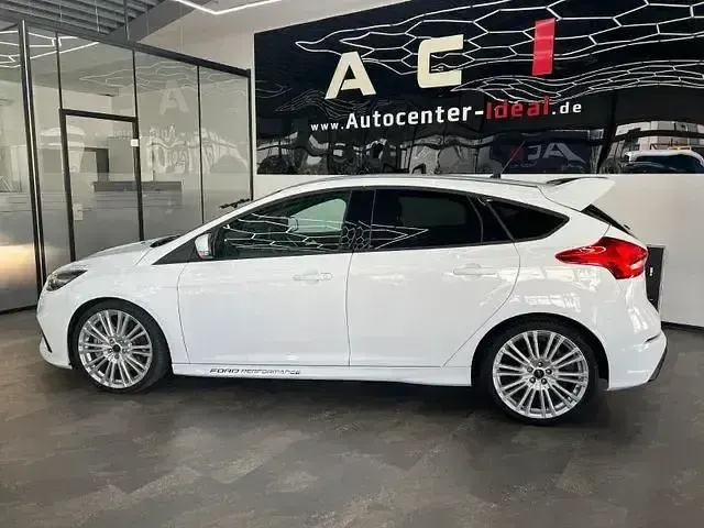 Usata Ford Focus RS 350 CV (257 kW) 2017 Bianco Berlina