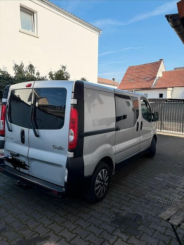 Gebraucht Renault Trafic 145 PS (106 kW) 2008 Silber Van / Kleinbus